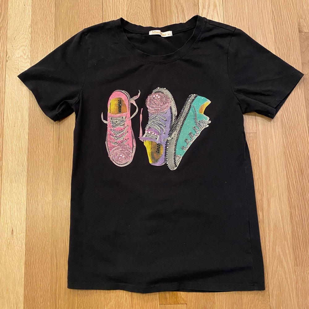 MiaoMiao Womens Black Short Sleeve Tee Shirt w Jeweled Sneakers / M